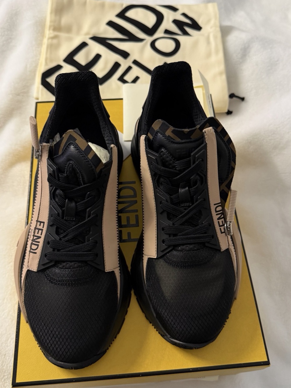 Fendi Flow Low-Top Sneakers Black & Pink